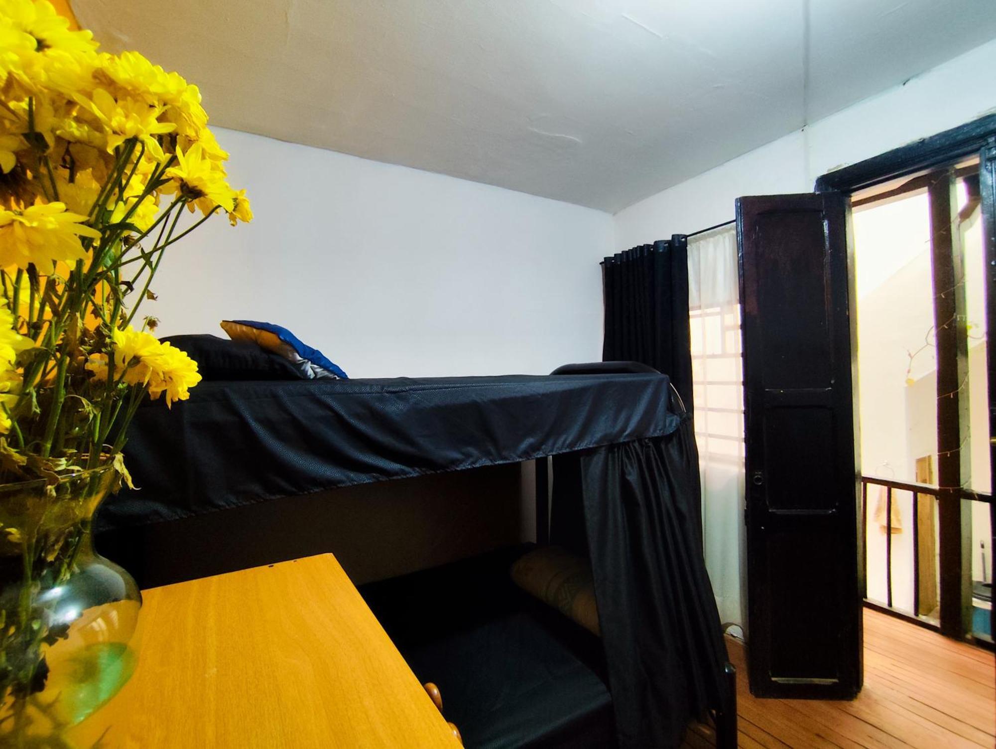 Mico Loco Casa Hostal Bogota Exterior photo